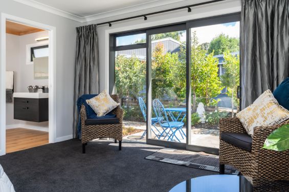 Queen Room - living area