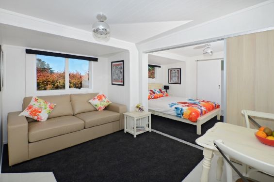 Puke Cottage - Lounge