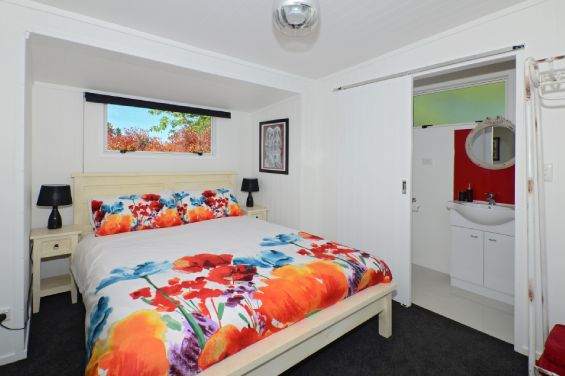 Puke Cottage - Queen-size bed