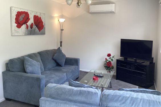 Totara Cottage - lounge