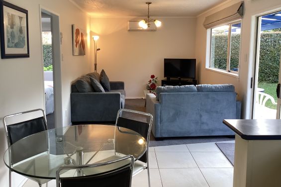 Totara Cottage - living area